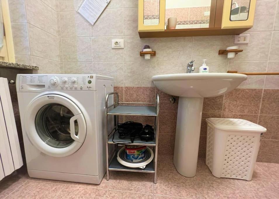Casteggio Casa Oltrepo Fresco Centrale Ma Silenzioso Parcheggio Interno מראה חיצוני תמונה