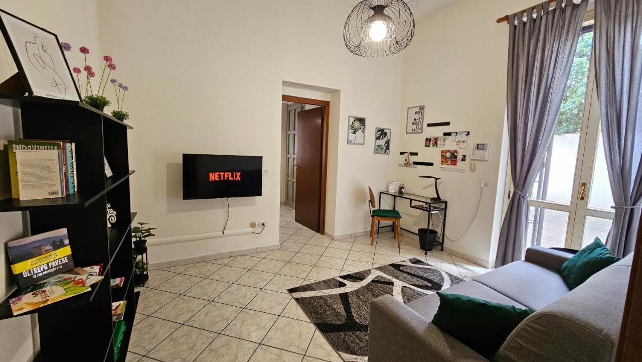 Casteggio Casa Oltrepo Fresco Centrale Ma Silenzioso Parcheggio Interno מראה חיצוני תמונה